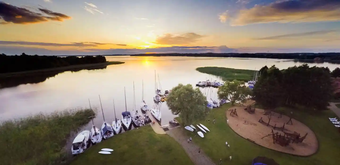 Hotel Ognisty Ptak – lago y naturaleza
